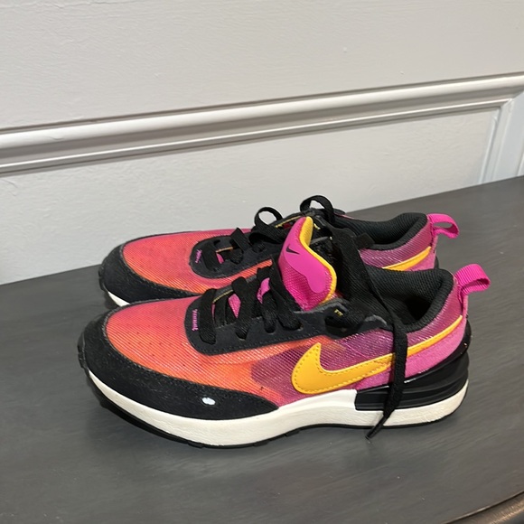 NIKE SNEAKERS - Picture 2 of 7